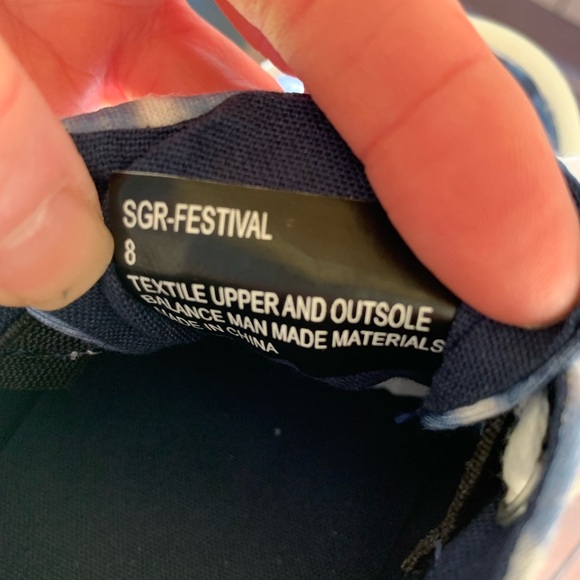 Sugar Festival Tie Dye Lace-Up Sneakers Blue Size 8 NWOT In Box - Picture 12 of 12